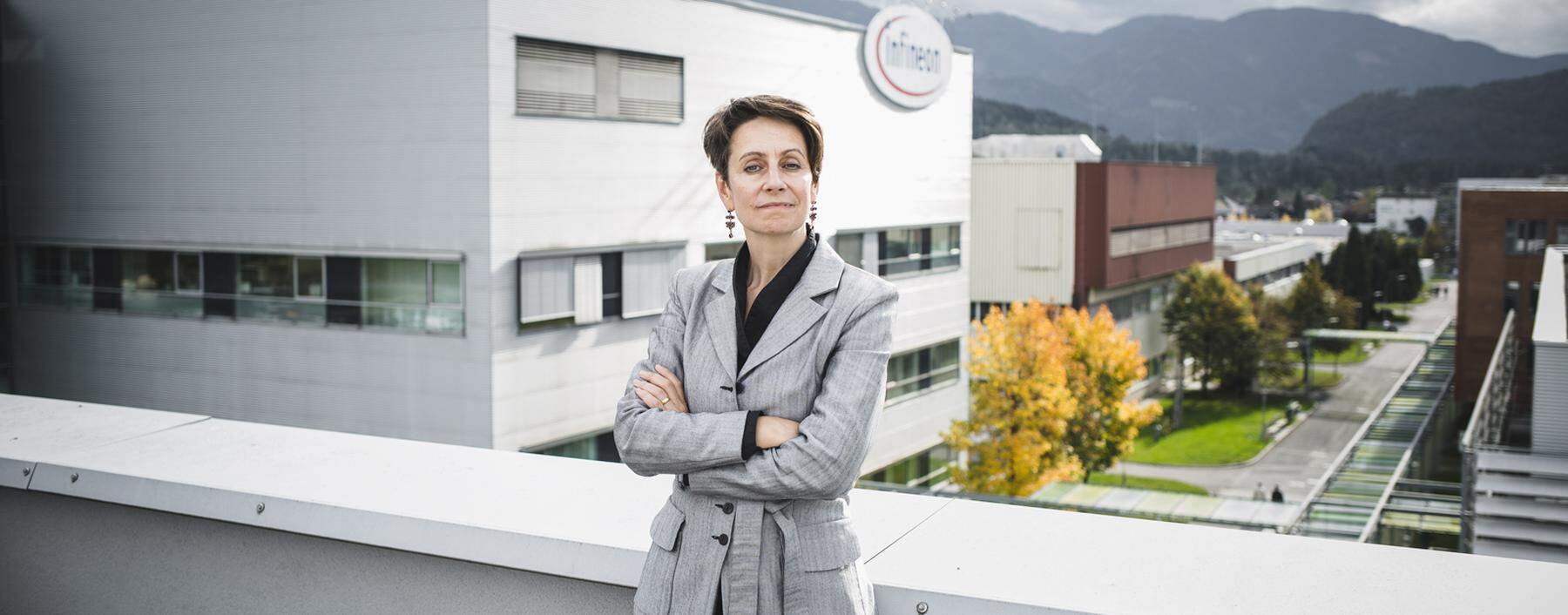 Als Vizepräsidentin der Initiative fit4future engagiert sich Infineon-Chefin Sabine Herlitschka für den Ausbau digitaler Alltagskompetenzen.