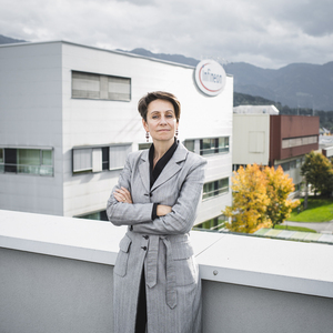 Als Vizepräsidentin der Initiative fit4future engagiert sich Infineon-Chefin Sabine Herlitschka für den Ausbau digitaler Alltagskompetenzen.