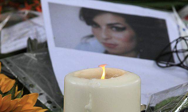 Winehouse Bestattung heute Familienkreis
