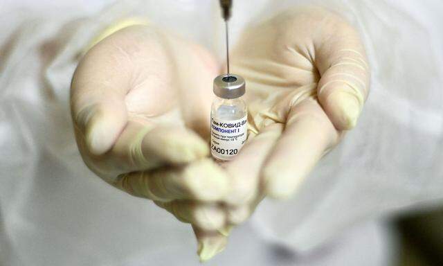 FILES-RUSSIA-EU-HEALTH-VIRUS-VACCINE