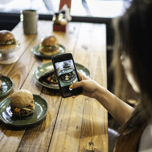 Digitales Tischleindeckdich: Fotografiert wird nur, was optisch schön anzusehen ist.