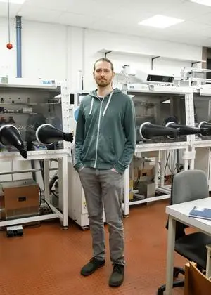 Im Labor lässt der Welser David Preninger Schwammerl wachsen. Aber nicht für vegane Speisen, sondern für flexible Elektronik.