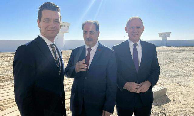 er dänische Integrationsminister Kaare Dybvad Bek, der tunesische Innenminister Kamel Feki und Innenminister Gerhard Karner (ÖVP) am Freitag.