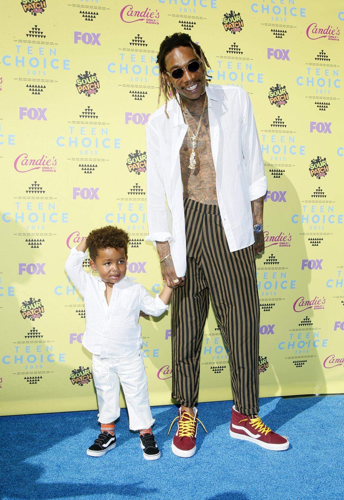 Der Rapper Wiz Khalifa und sein kleiner Sohn Sebastian kamen in einem lockeren Sommeroutfit zur Verleihung.