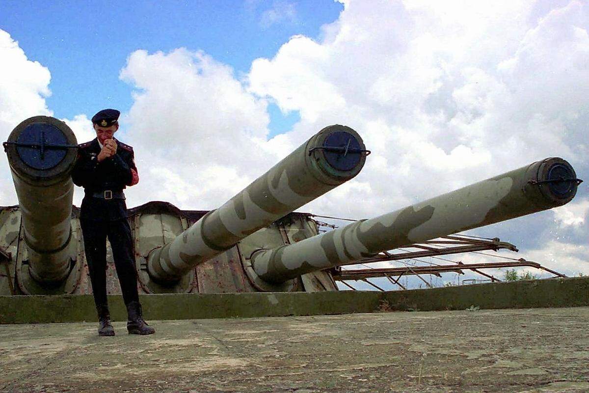 Nach 1945 wurden auch einige der alten Artilleriefestungen neu aufgebaut, etwa das Fort Maxim Gorki I. Es war sicher bis 1993 aktiv und soll angeblich sogar Nukleargranaten im Magazin gehabt.