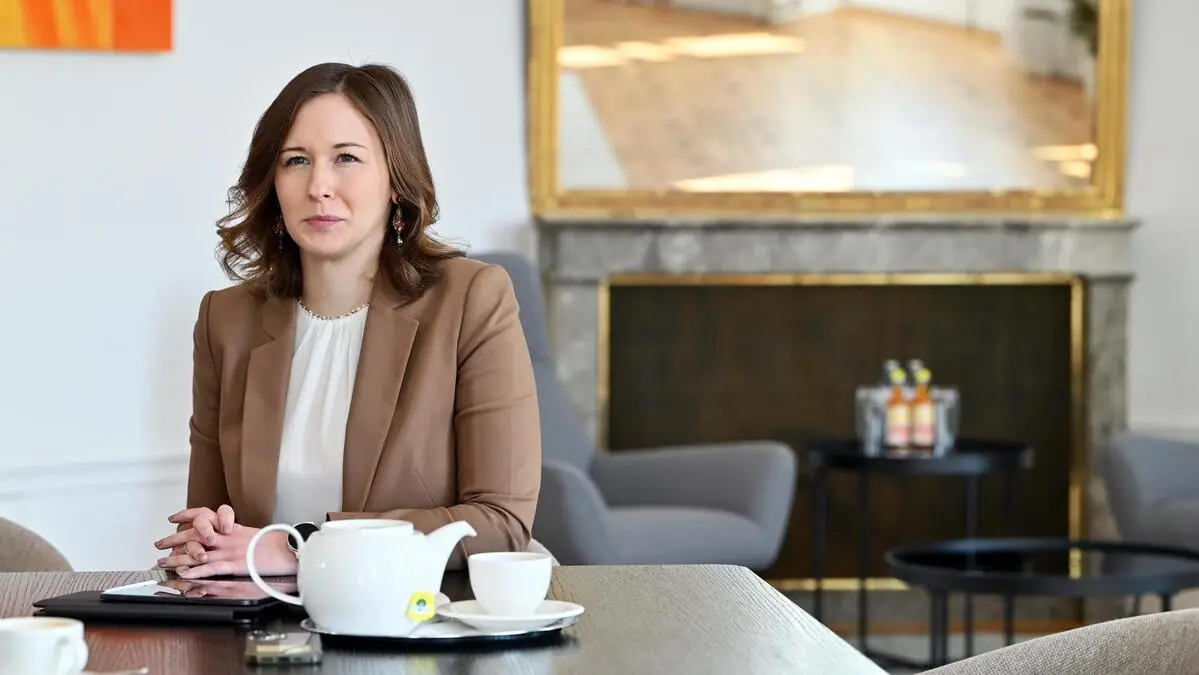Karenz-Bauer-r-ckt-mit-Umfrage-gegen-Pflicht-zu-Halbe-Halbe-aus-premium-