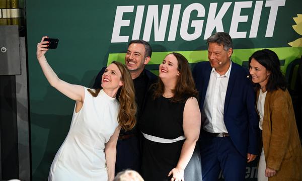 Deutschlands Grüne (u. a. R. Habeck, A. Baerbock) beim EU-Wahlkampf-Kick-off in Berlin am 13. Mai.