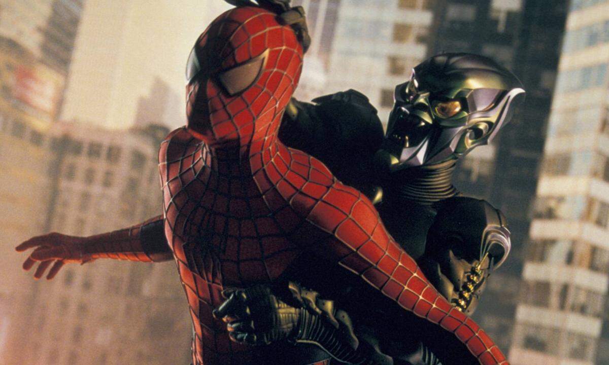 Erst 2002 kam der erste "Spider-Man"-Film ins Kino. Horror-Kult-Regisseur Sam Raimi ("Evil Dead") und Hauptdarsteller Tobey Maguire erwiesen sich als gute Wahl, wie überhaupt der Cast - James Franco, Kirsten Dunst und Willem Dafoe (als Goblin) - gefiel.