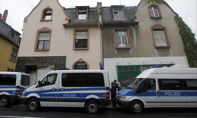 Die Polizei durchsuchte 70 Wohnungen und Vereinsheime von Salafisten in Deutschland.