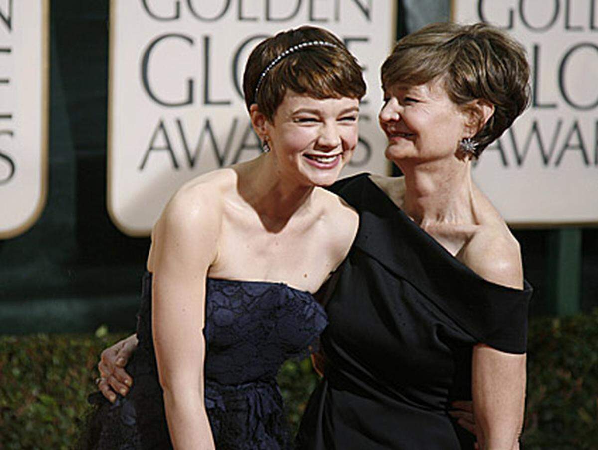 Überhaupt dürften Eltern bei Preisverleihungen ganz gute Anhängsel sein: Schauspielerin Carey Mulligan brachte ihre Mutter Nano einst zu der Verleihung der "Golden Globes" mit.