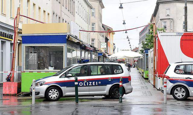 Polizei Mittwochfrüh am Tatort