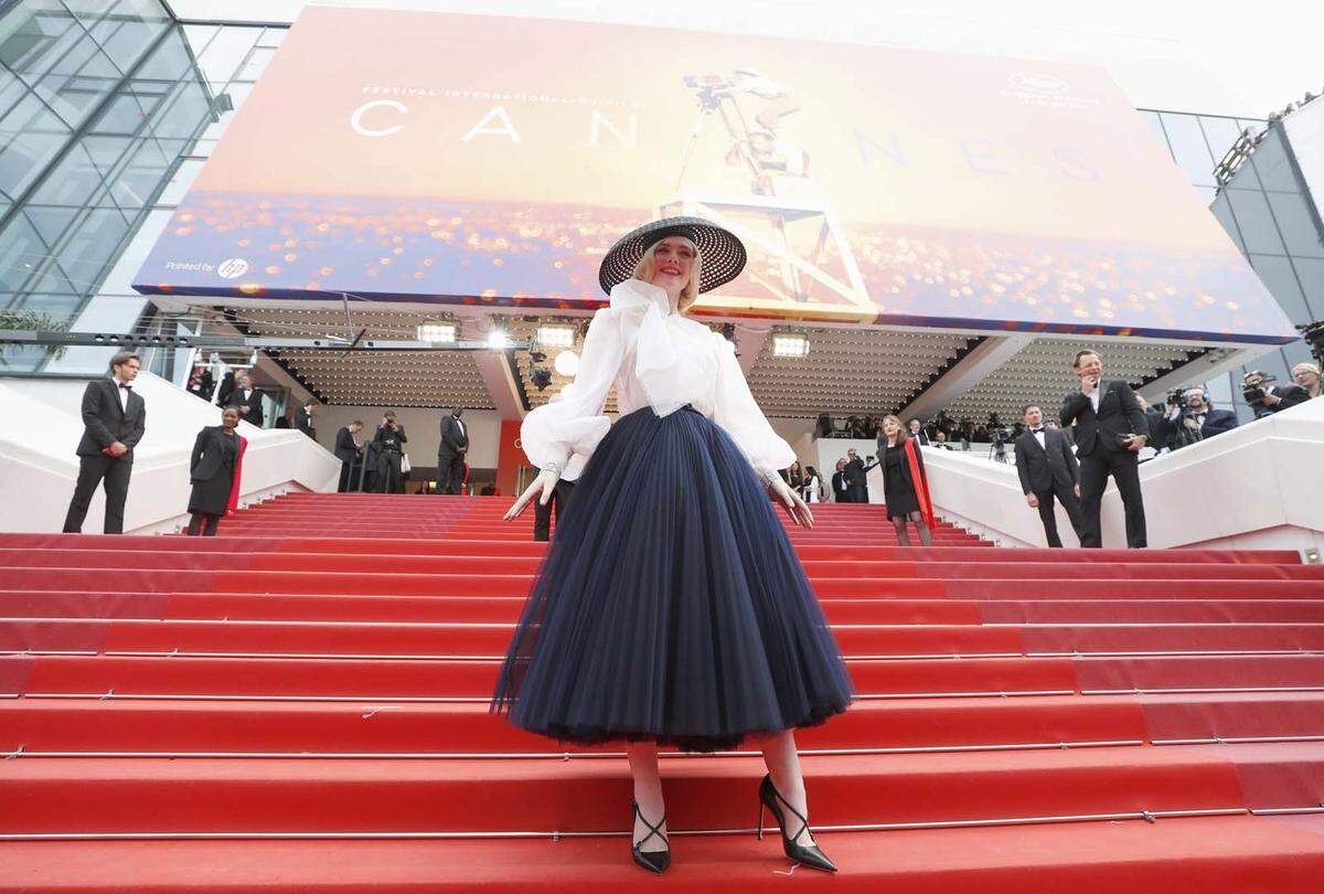 Der Prototyp des Hollywoodstars. Einen dramatischen Auftritt lieferte Elle Fanning in Christian Dior. Die Schauspielerin gehört mit ihren 21 Jahren zur Jury. 
