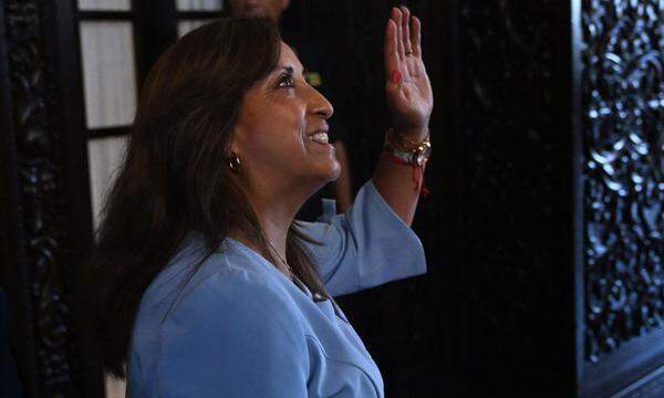 Perus Präsidentin Dina Boluarte. Sie bestreitet, illegale Wahlkampfspenden erhalten zu haben.