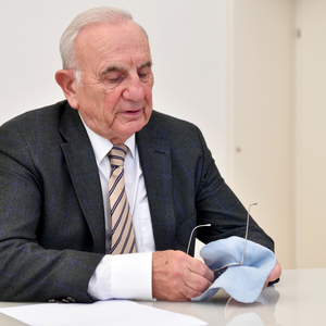 Jörg Haider fehle. Aber Heinz-Christian Strache sei heute schon erfolgreicher, meint Dieter Böhmdorfer.