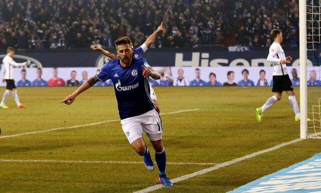 Guido Burgstaller FC Schalke 04 nach seinem Tor zum 1 0 beim BL Spiel Saison 2016 17 FC Schalke