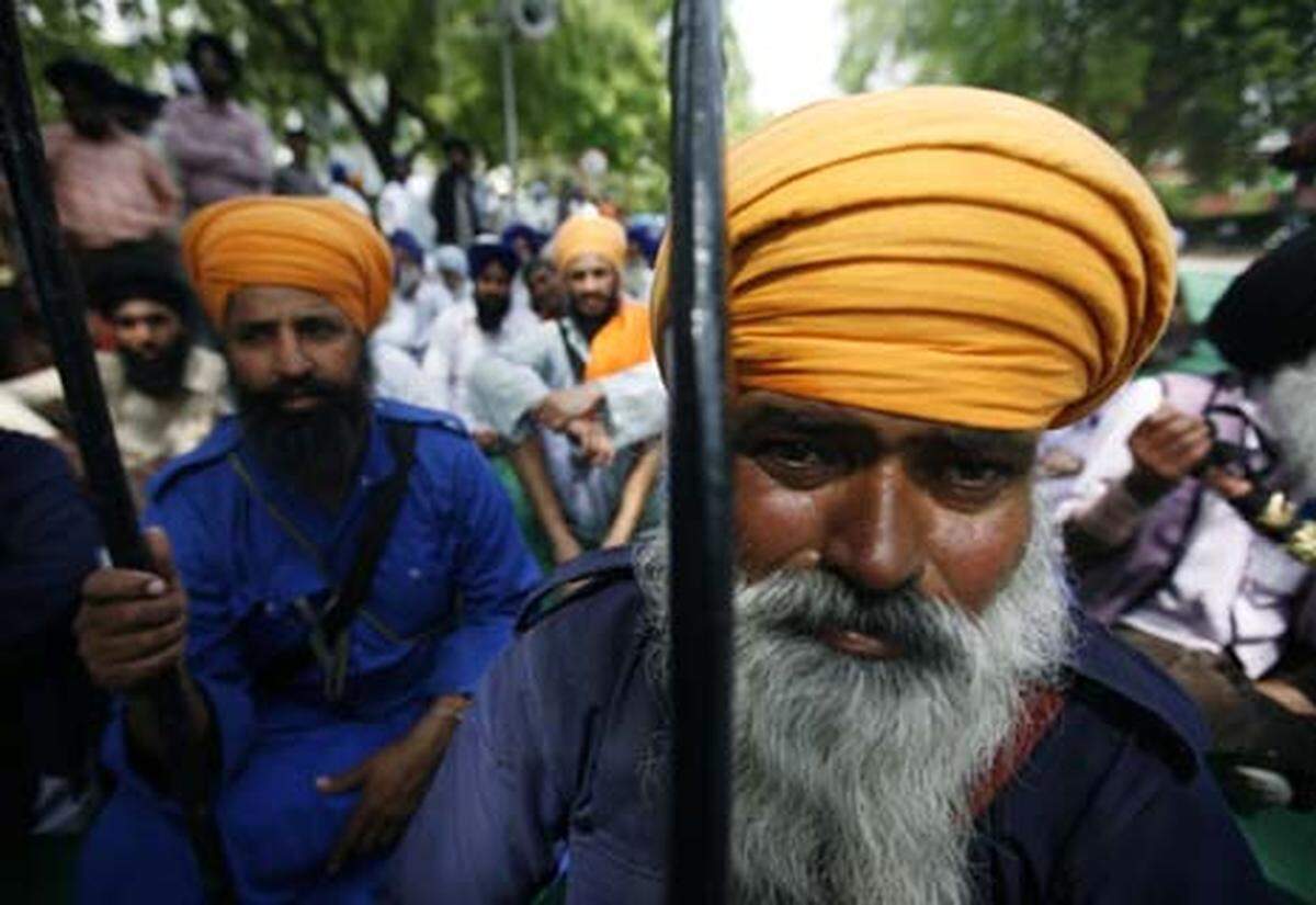 Turban, Krummsäbel, langer Bart gelten als ihr Markenzeichen: 2.794 Sikhs leben in Österreich. Die Hälfte davon sind österreichische Staatsbürger.