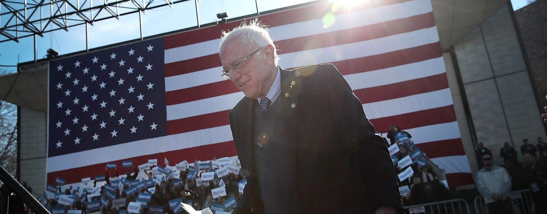 US-PRESIDENTIAL-CANDIDATE-BERNIE-SANDERS-HOLDS-CAMPAIGN-RALLY-IN