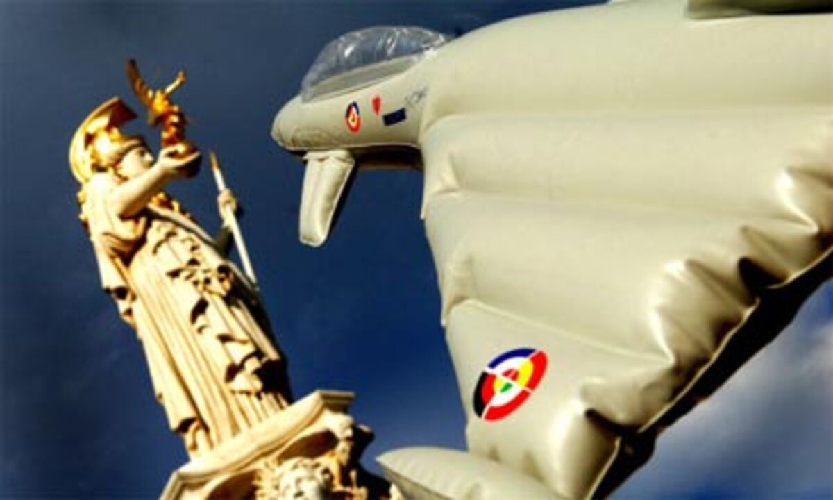 Erstmals ohne Medien wird eine Zeugin im Eurofighter-Ausschuss befragt, nämlich Erika Rumpold, deren Agentur einen 6,6 Millionen Euro Werbevertrag vom Eurofighter-Konzern EADS erhalten hatte.