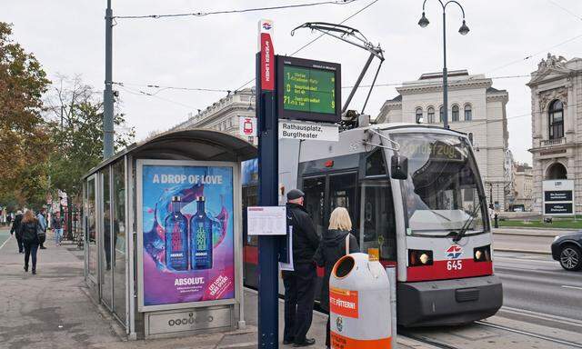 Derbheit in Stahlblau: das neue Wiener-Linien-Stationsschild.