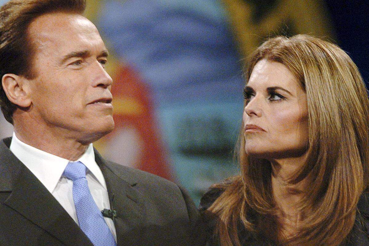 Ebenfalls im Sommer 2011 reichte Maria Shriver die Scheidung ein. Die Frau von Arnold Schwarzenegger gab Anfang Juli als Scheidungsgrund "unüberbrückbare Differenzen" an.Der Schauspieler und Ex-Gouverneur hatte einige Wochen zuvor zugegeben, vor mehr als zehn Jahren mit einer Hausangestellten ein Kind gezeugt zu haben.