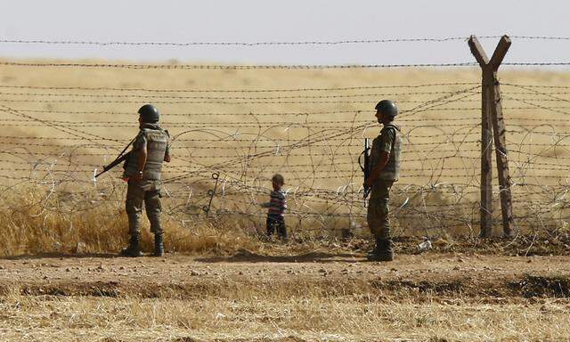 Themenbild: Soldaten an der türkisch-syrischen Grenze