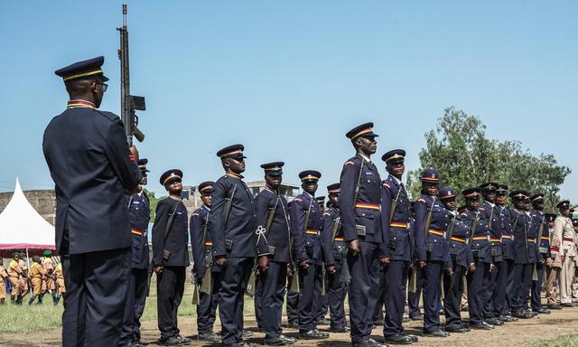 Kenianische Polizisten bei Feierlichkeiten am Unabhängigkeitstag in Nakura, Zentralkenia.