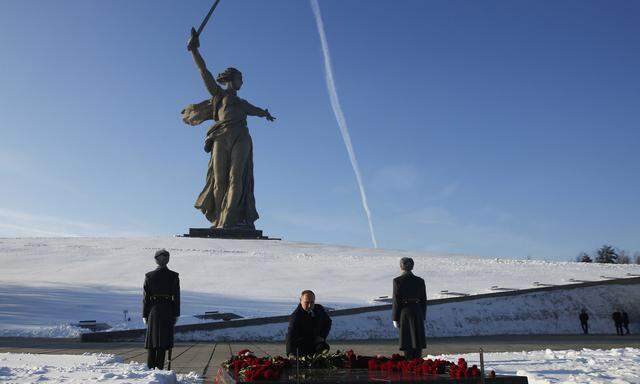 Erinnerung an die Schlacht. Putin legt Blumen am Mamajew-Hügel nieder. 