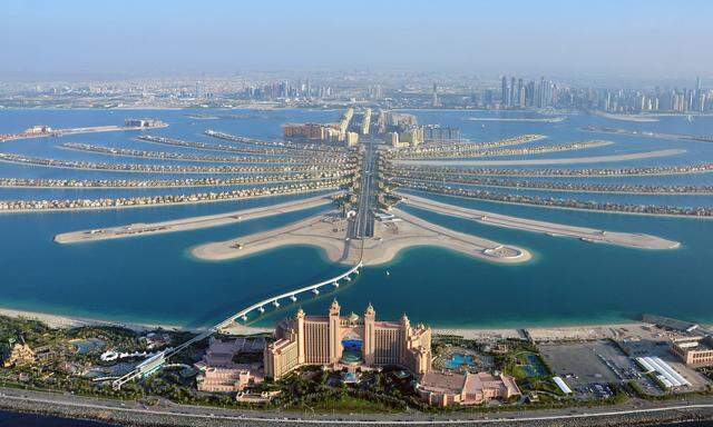 Aus dem Meer gestampft: Mit den Palmeninseln, für die Sand selbst aus Australien gebracht wurde, verdoppelte Dubai seine Küstenlinie.