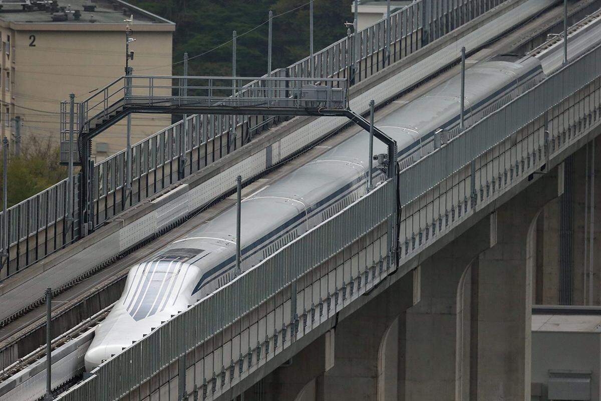 "Maglev" hat bei einer Testfahrt einen Geschwindingskeitsrekord aufgestellt. In zwölf Jahren soll der Zug die Städte Tokio und Nagoya verbinden.