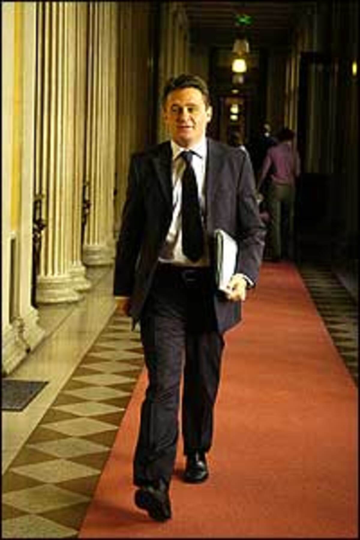 "Das Hängen und Würgen dieses Schauspiels sollte ein Ende finden".Für BZÖ-Chef Peter Westenthaler ist es Zeit, an Alternativen zu denken.