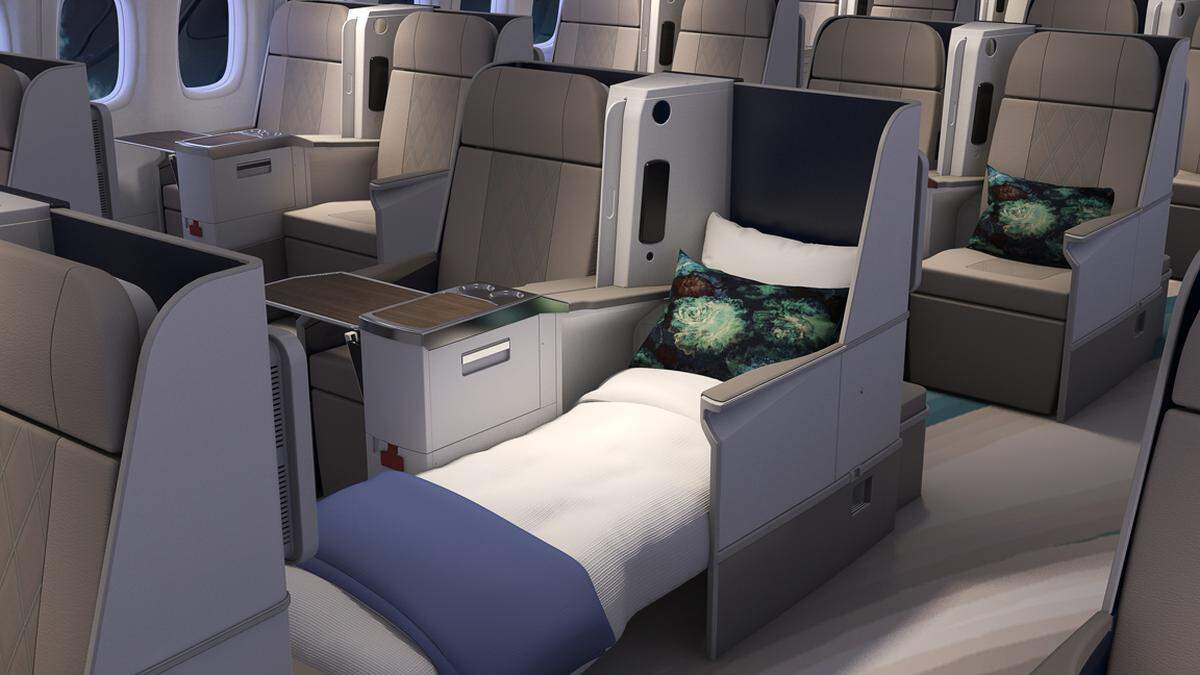 84 Plätze gibt es in dem Flugzeug von Crystal Air Cruises. Alle Sitze können zum Bett umfunktioniert werden, zudem stehen Butler und Gourmet-Menüs zur Verfügung.