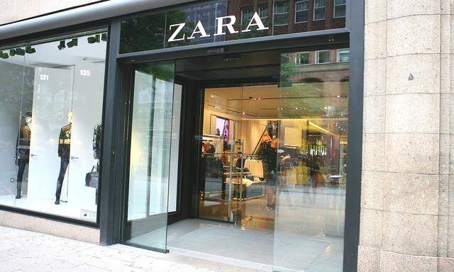 Firmenlogo einer Filiale von Zara in der Innenstadt von Hamburg 18 08 2016