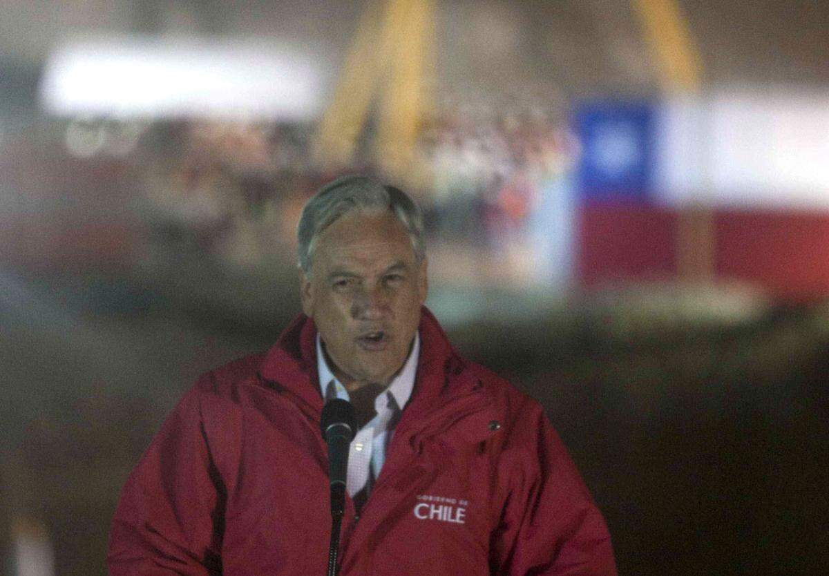 Bis zuletzt war Präsident Sebastian Pinera bei der Mine. "Chile ist heute nicht mehr das gleiche Land wie vor 69 Tagen", sagte er nach Abschluss der Bergung.