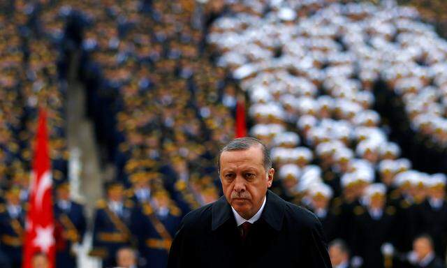 Fährt ungehemmt seinen autoritären Kurs: Trotz internationaler Kritik will Präsident Erdoğan die Todesstrafe in der Türkei wieder einführen. 