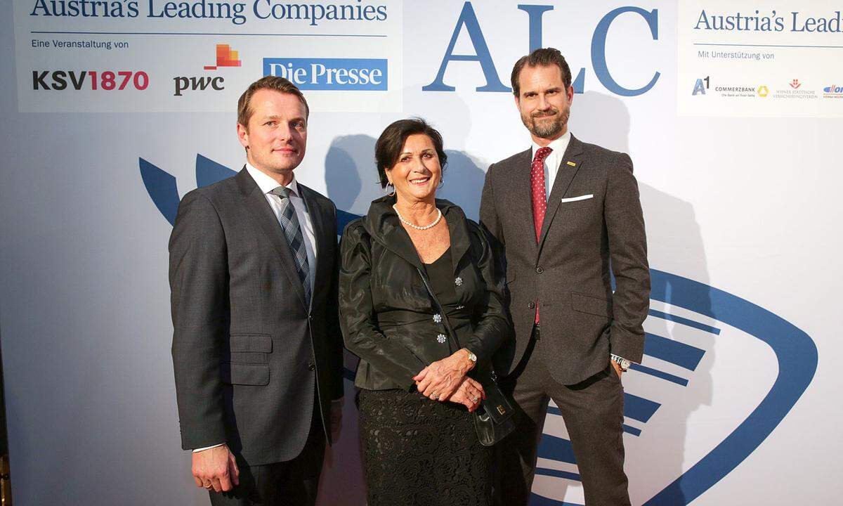 Herwig Langanger, Vorsitzender der "Presse"-Geschäftsführung (l.), mit Unternehmerfamilie Barbara und Christian Prangl.
