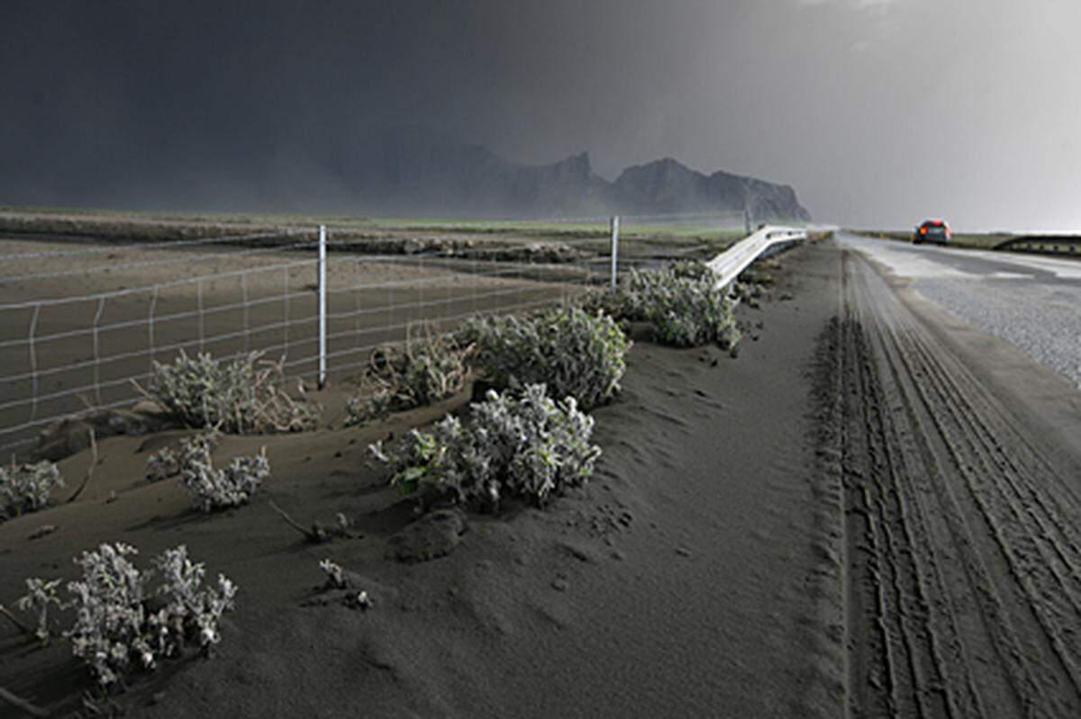 In Island waren Straßen und Häuser, ja die ganze Landschaft mit Asche bedeckt.