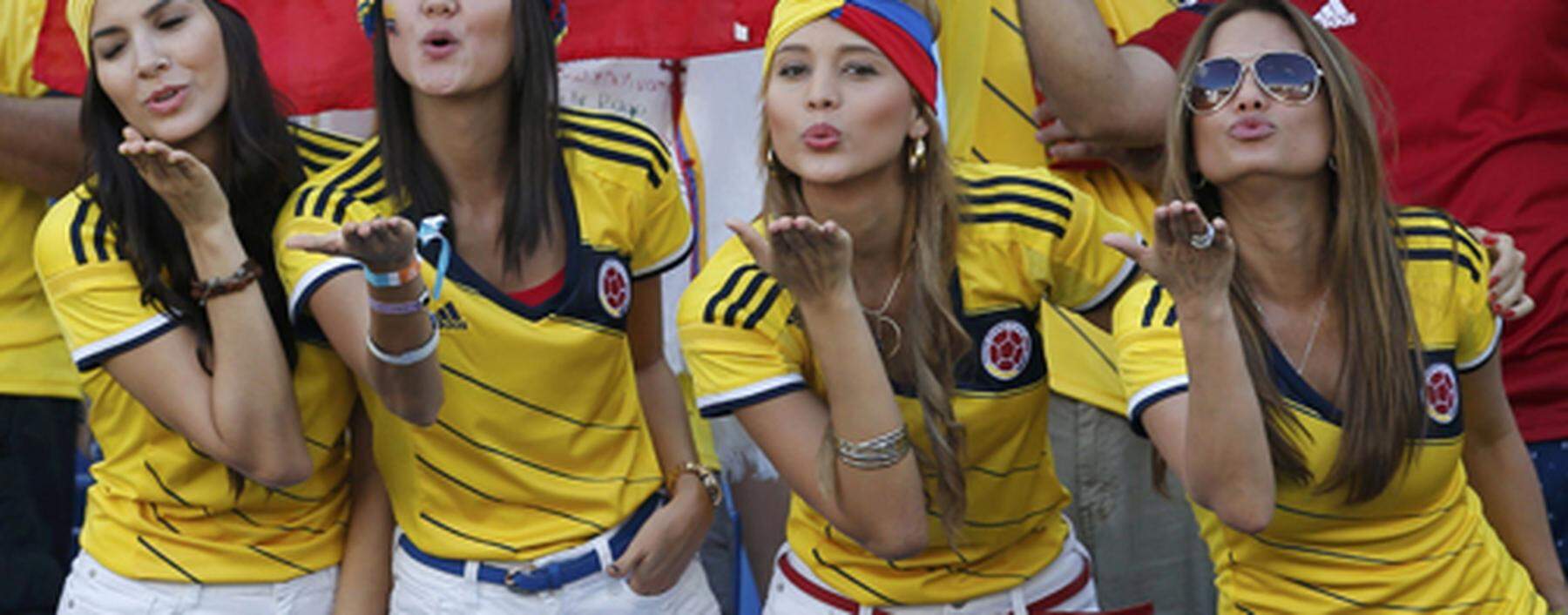 Colombia fans blow kisses before the 2014 World Cup Group C soccer match between Japan and Colombia at the Pantanal arena