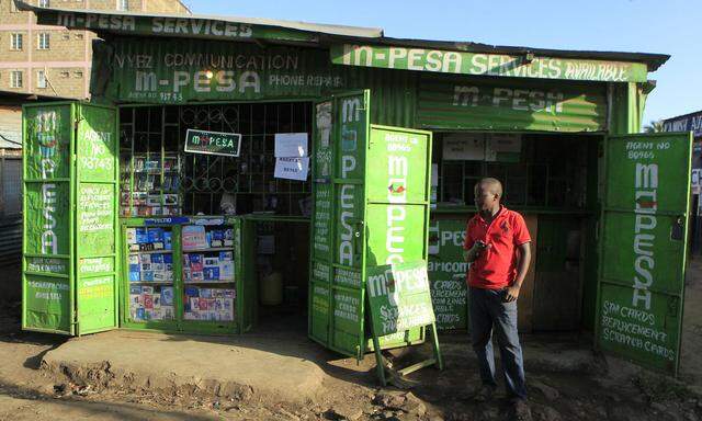 M-Pesa überall: In Kenia hat das Handy das Bargeld tatsächlich fast verdrängt.