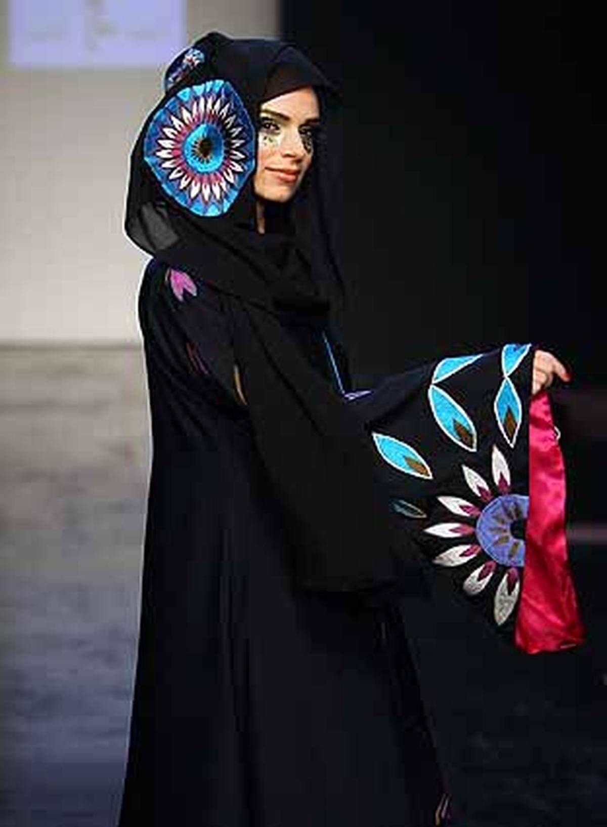 Arabia Fashion Week, Designer: Red Flower