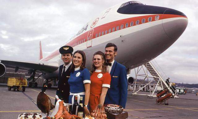„Königin der Lüfte“: Stolzes und opulentes Service an Bord dieser 747 der Air Canada, circa 1970.