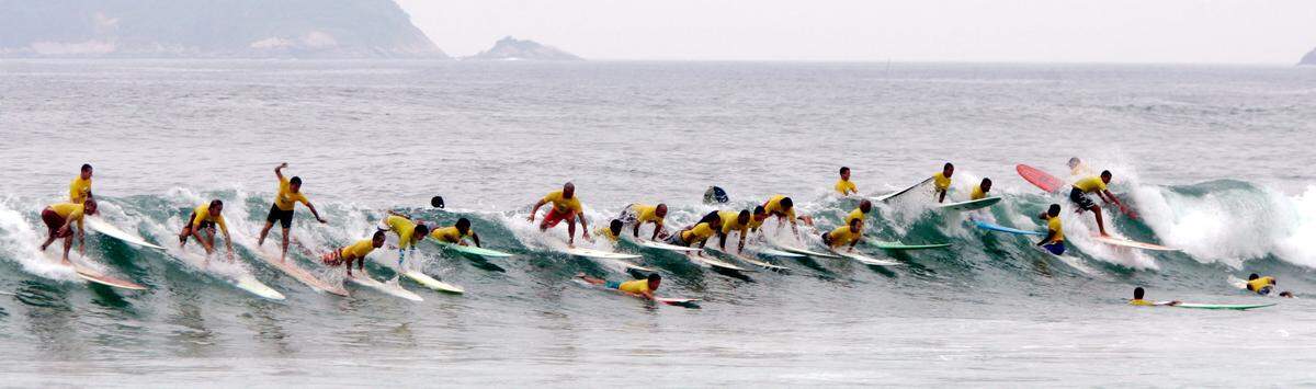 Stau der Surfer als Freiheit an der Copacabana...