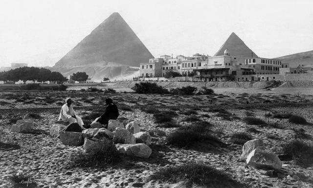 Das Marriott Mena House (ehemals Mena House) nahe den Pyramiden von Gizeh.