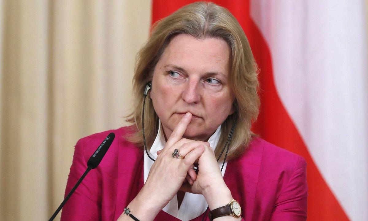 Außenministerin Karin Kneissl (parteilos, von der FPÖ nominiert)