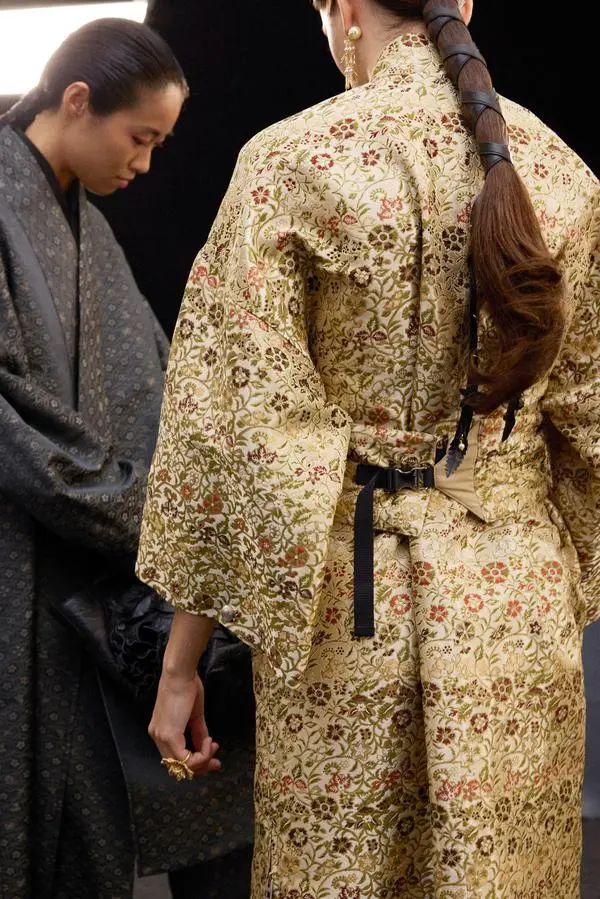 In the exchange between the Paris studios and workshops from Kyoto, the designs accepted their precious form.