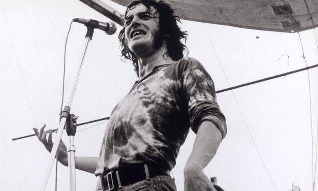„I need somebody to love!“ Joe Cocker mit typischer Handbewegung 1969 beim Woodstock-Festival, wo er als 25-Jähriger mit seiner Version von „With A Little Help From My Friends“ nachhaltig berührte.