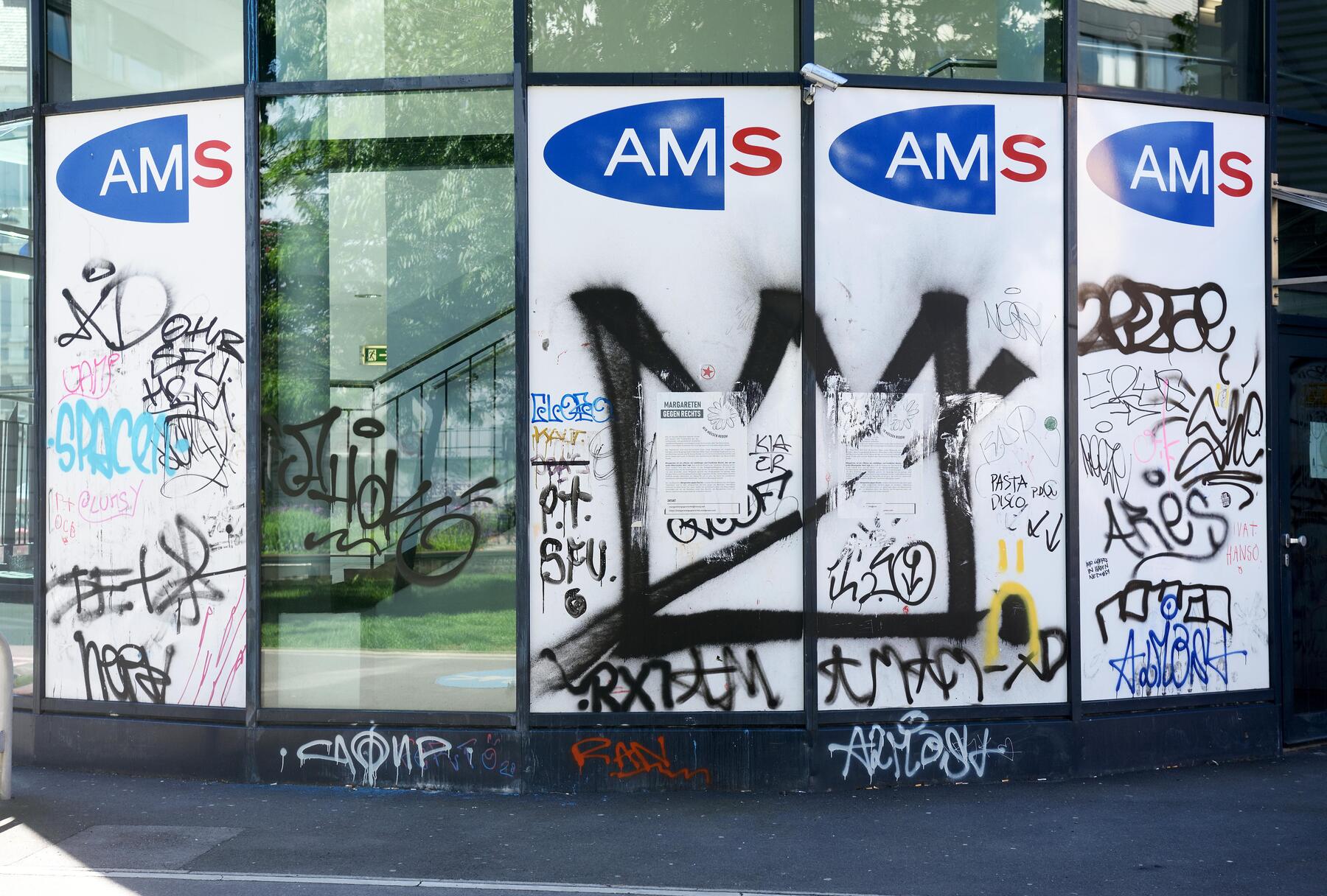 Arbeitslosigkeit bei Männern im März gesunken, Plus bei Frauen