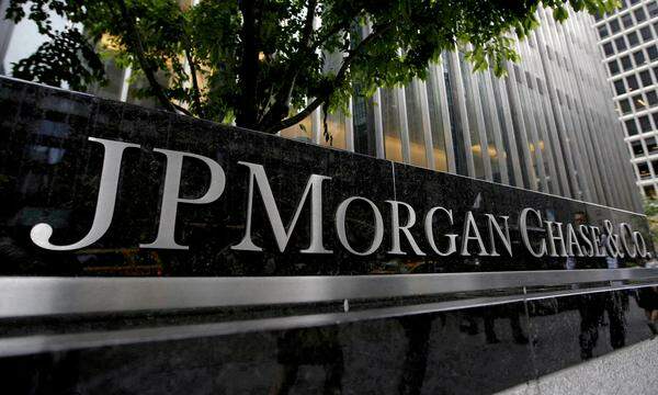 Die US-Großbank JP Morgan konnte im ersten Halbjahr einen deutlich höheren Gewinn einfahren. 