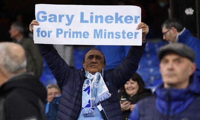 Nicht alle sind mit der Privatmeinung von Gary Lineker einverstanden, andere wiederum stärken ihm den Rücken. Die Grundfrage blieb: Darf ein BBC-Sport-Moderator eine politische Privatmeinung auf Twitter kundtun.