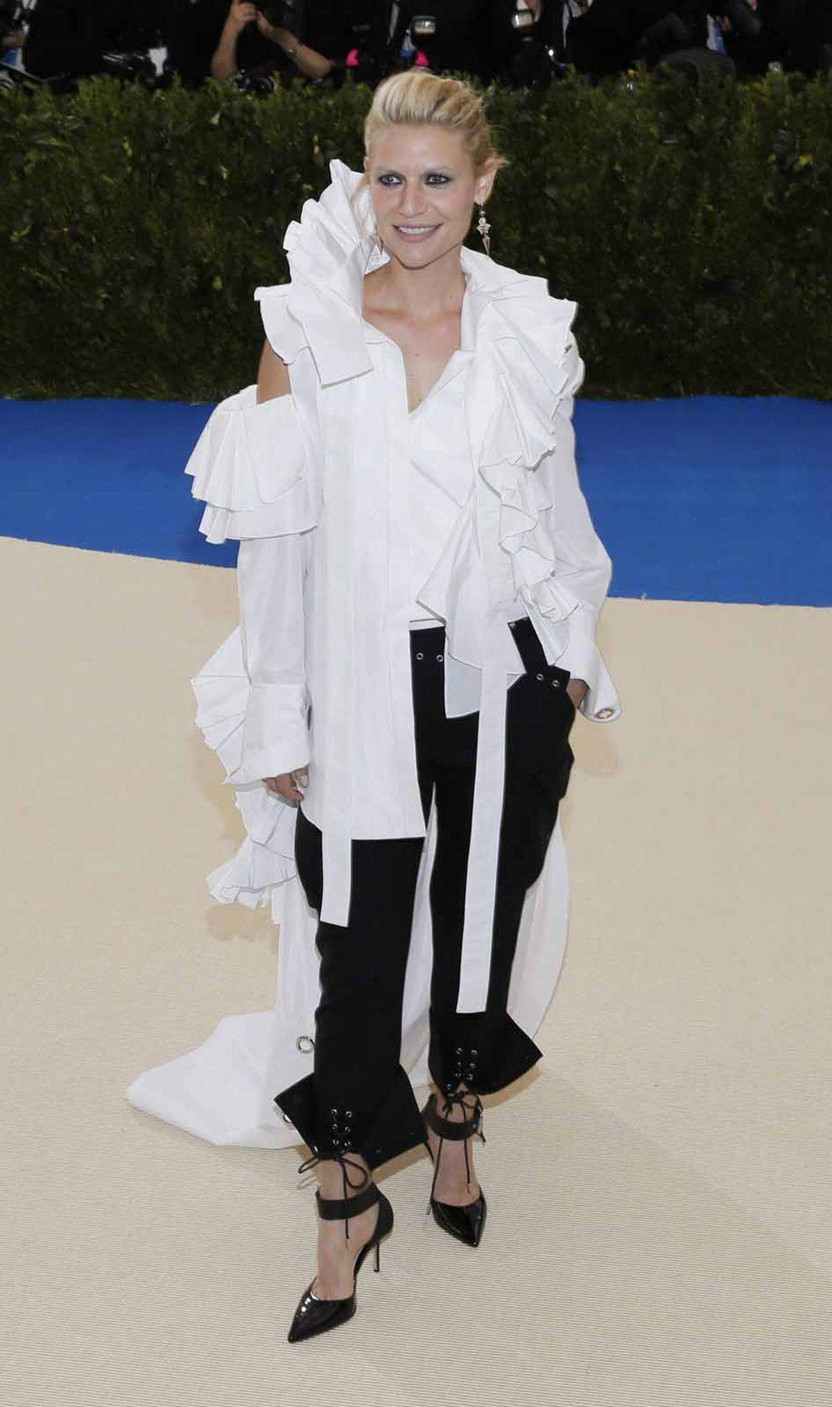 Die berühmte Met-Gala ist immer wieder für modische Überraschungen gut. Schauspielerin Claire Danes wirkte in diesem Outfit jedoch etwas derangiert.  