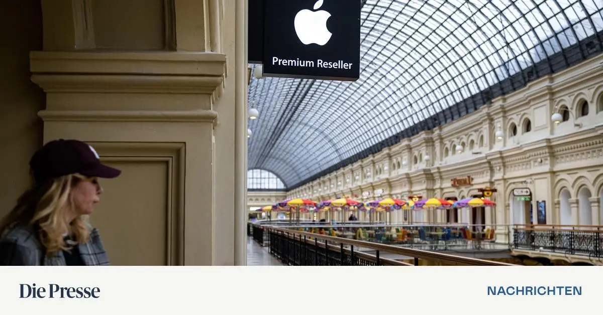 A Russian ministry bans employees from using Apple devices